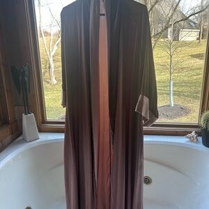 elegant cocoon brand 100% silk open Kimono Robe in Dusky Mauve Blush small/m